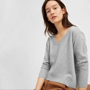 Everlane V-Neck Cashmere Sweater